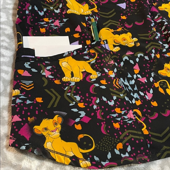 Disney Lion King Simba Print Short Sleeve Scrub Top - Picture 8 of 9